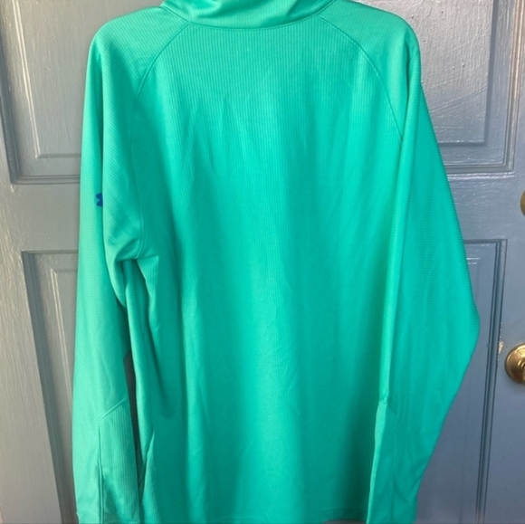 Under Armour top - Picture 2 of 4